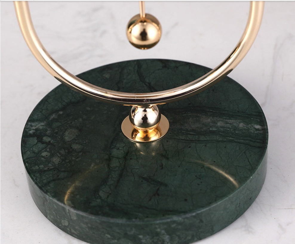 Metalowy Zegar Stołowy z Marmurowym Akcentem – Niebieski / Biały / Pomarańczowy