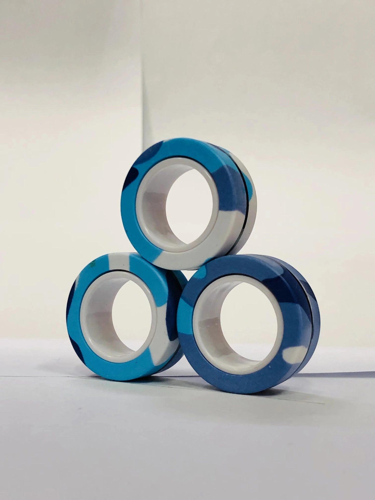 Zestaw 3 Magnetycznych Pierścieni EDC – Kolorowe Fidget Ringi do Zabaw i Rąk