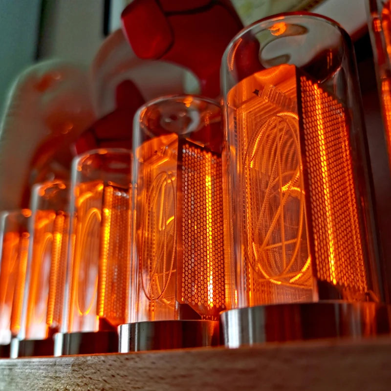 Zegar LED w Stylu Retro-Dekoracyjny Zegar Biurkowy z Kolorowym Podświetleniem i Wyświetlaczem VFD