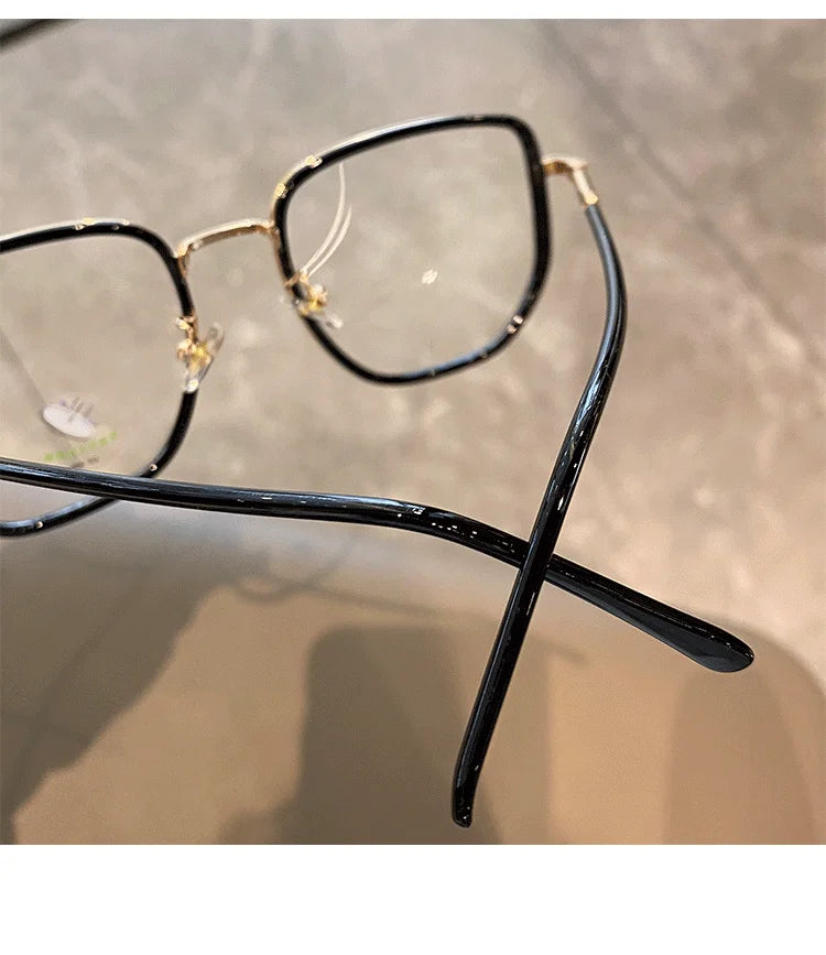 Okulary z geometryczną oprawką do pracy przy ekranach