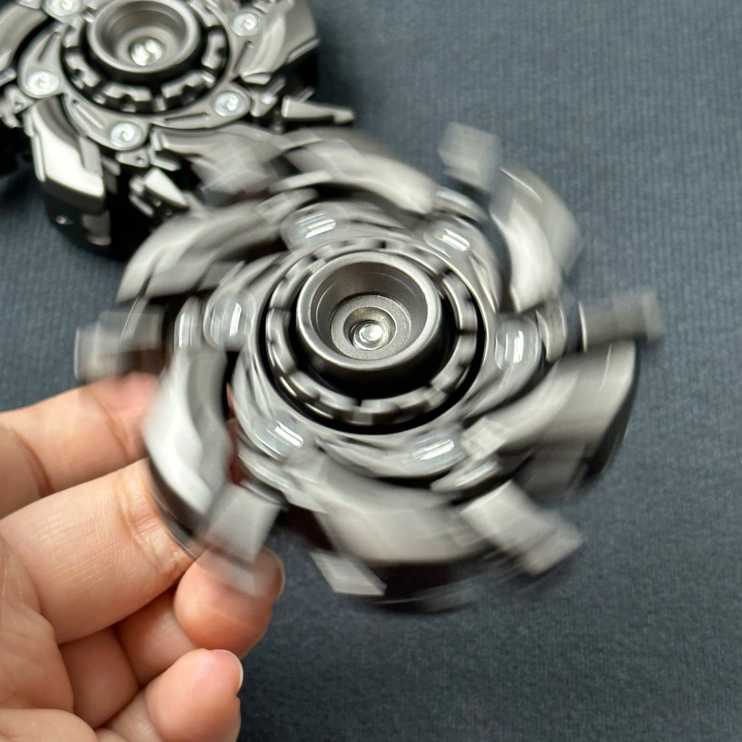 Metalowy spinner EDC z magnesem – zabawka antystresowa dla dorosłych