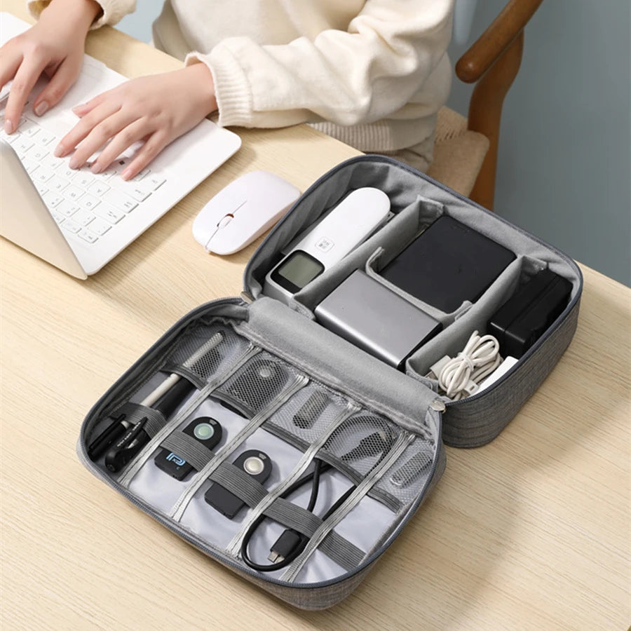 Organizer na kable i elektronikę-wodoodporny,kompaktowy,z zamkiem