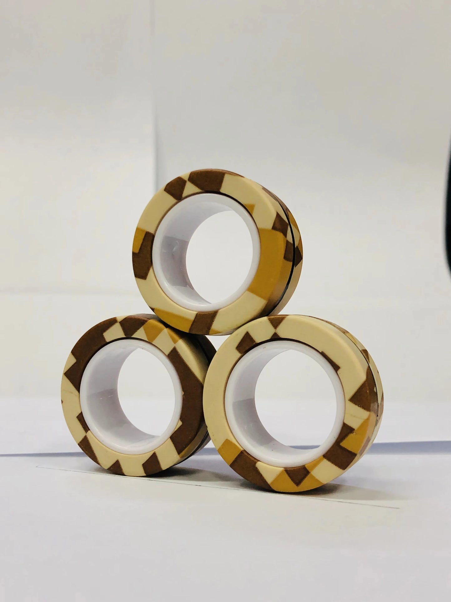 Zestaw 3 Magnetycznych Pierścieni EDC – Kolorowe Fidget Ringi do Zabaw i Rąk
