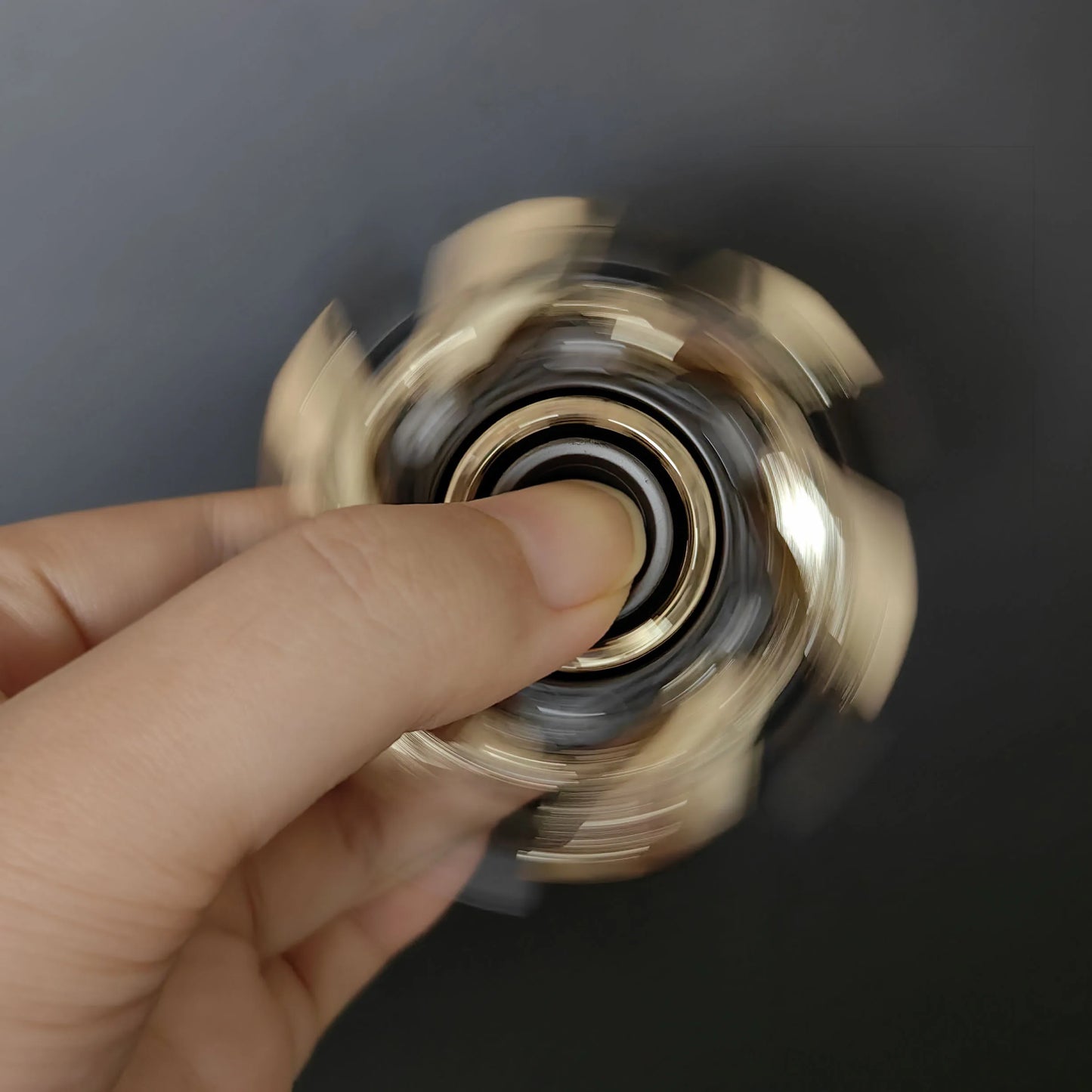 Metalowy spinner EDC z magnesem – zabawka antystresowa dla dorosłych