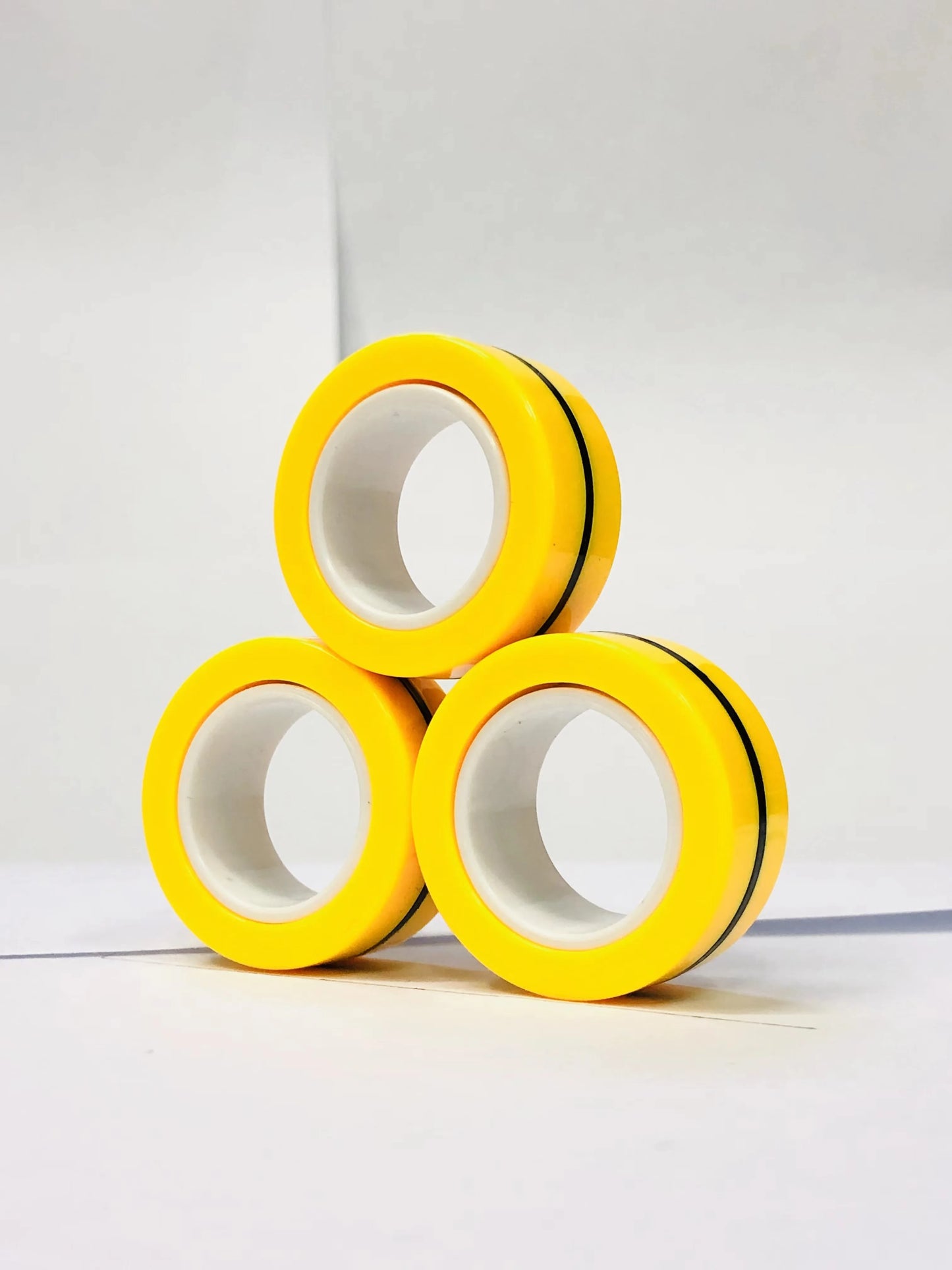 Zestaw 3 Magnetycznych Pierścieni EDC – Kolorowe Fidget Ringi do Zabaw i Rąk