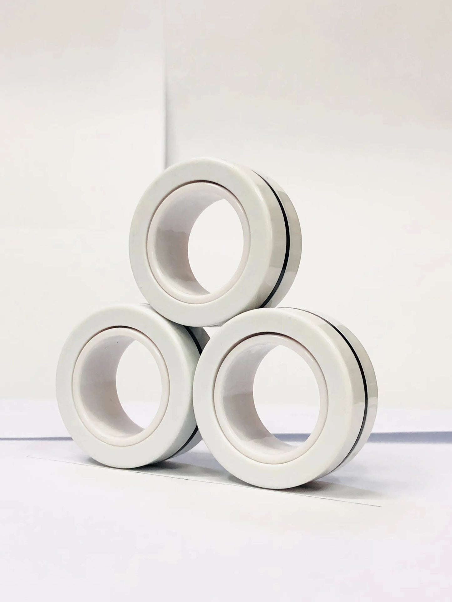 Zestaw 3 Magnetycznych Pierścieni EDC – Kolorowe Fidget Ringi do Zabaw i Rąk