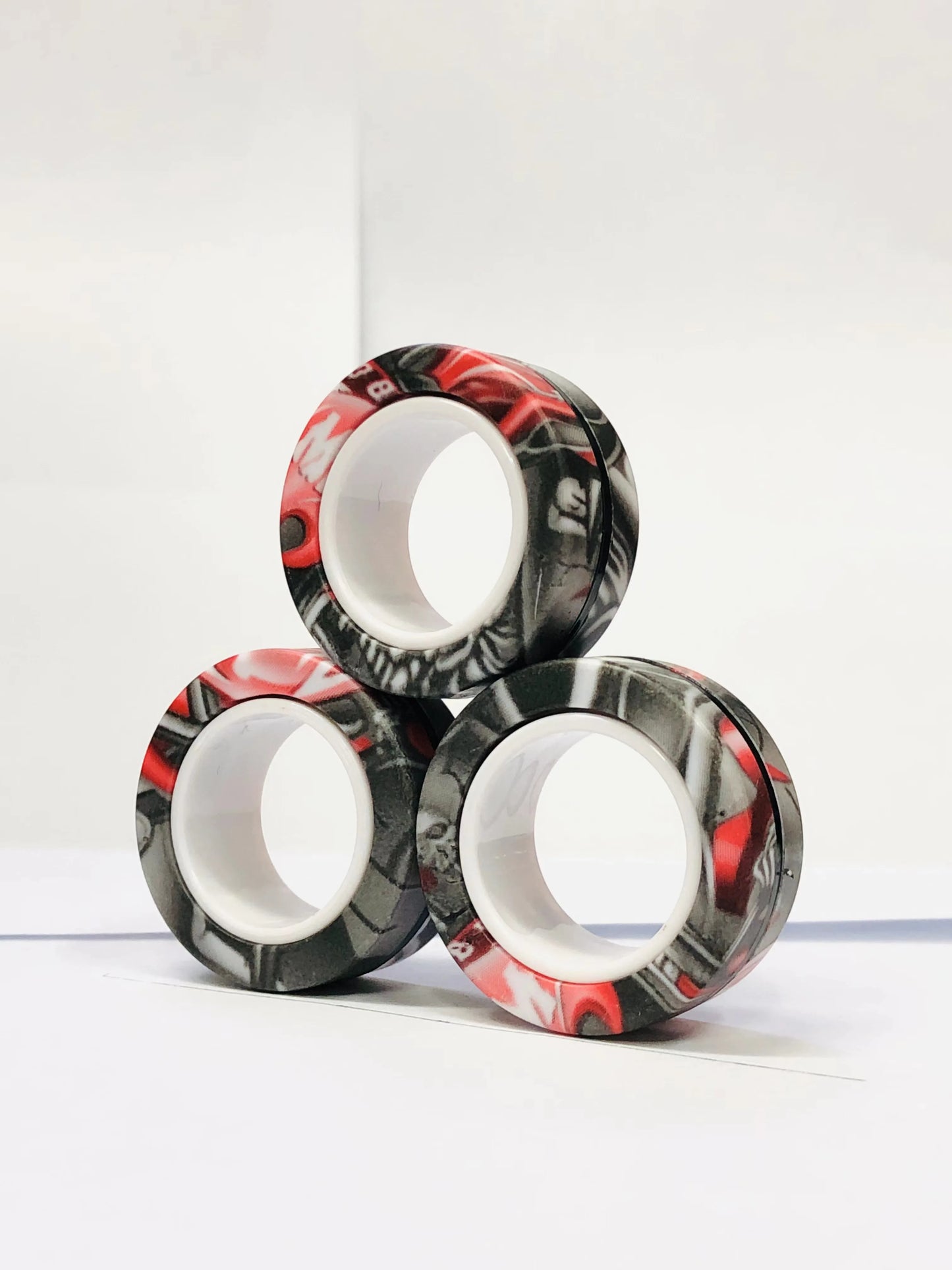 Zestaw 3 Magnetycznych Pierścieni EDC – Kolorowe Fidget Ringi do Zabaw i Rąk