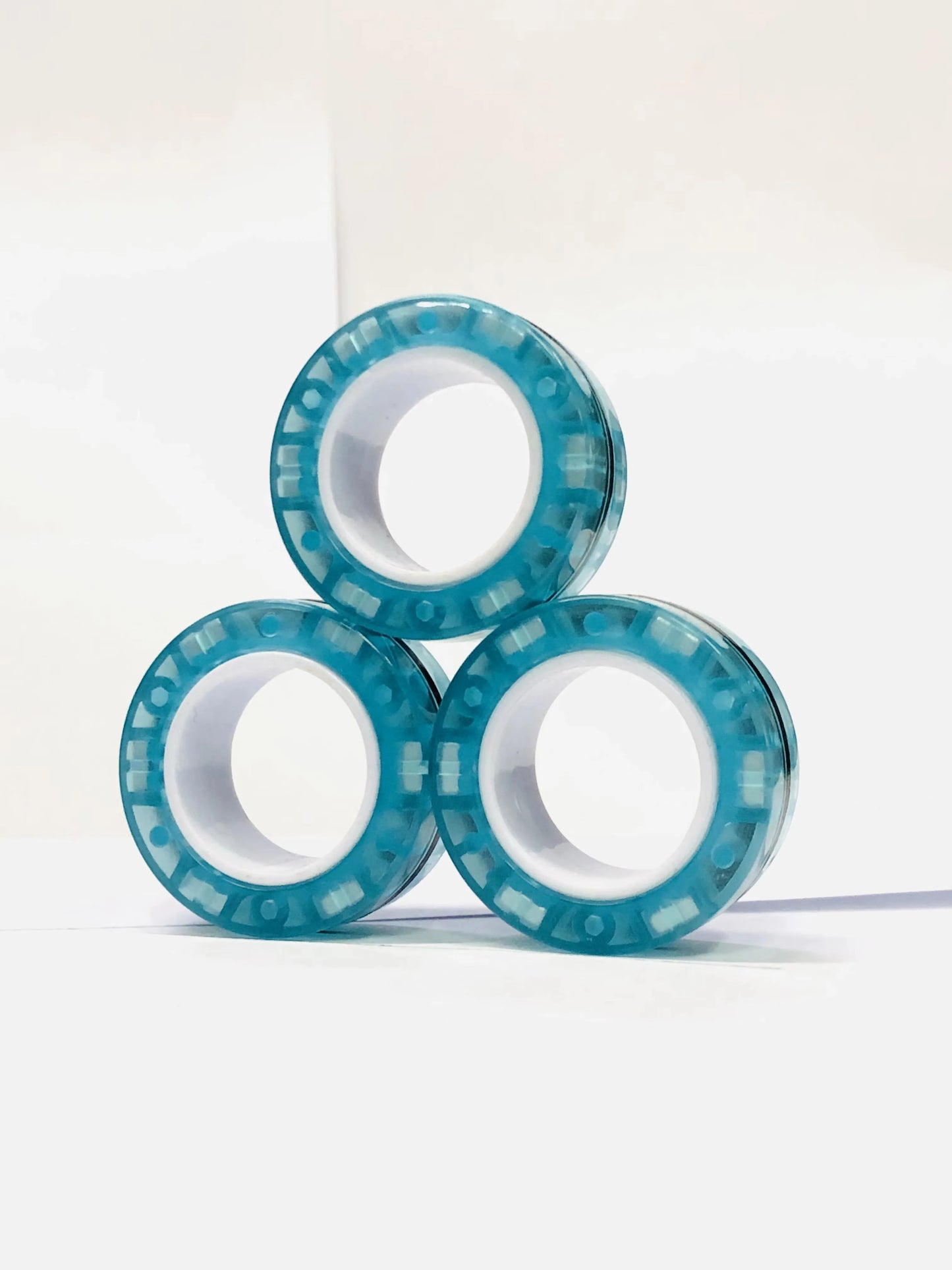 Zestaw 3 Magnetycznych Pierścieni EDC – Kolorowe Fidget Ringi do Zabaw i Rąk
