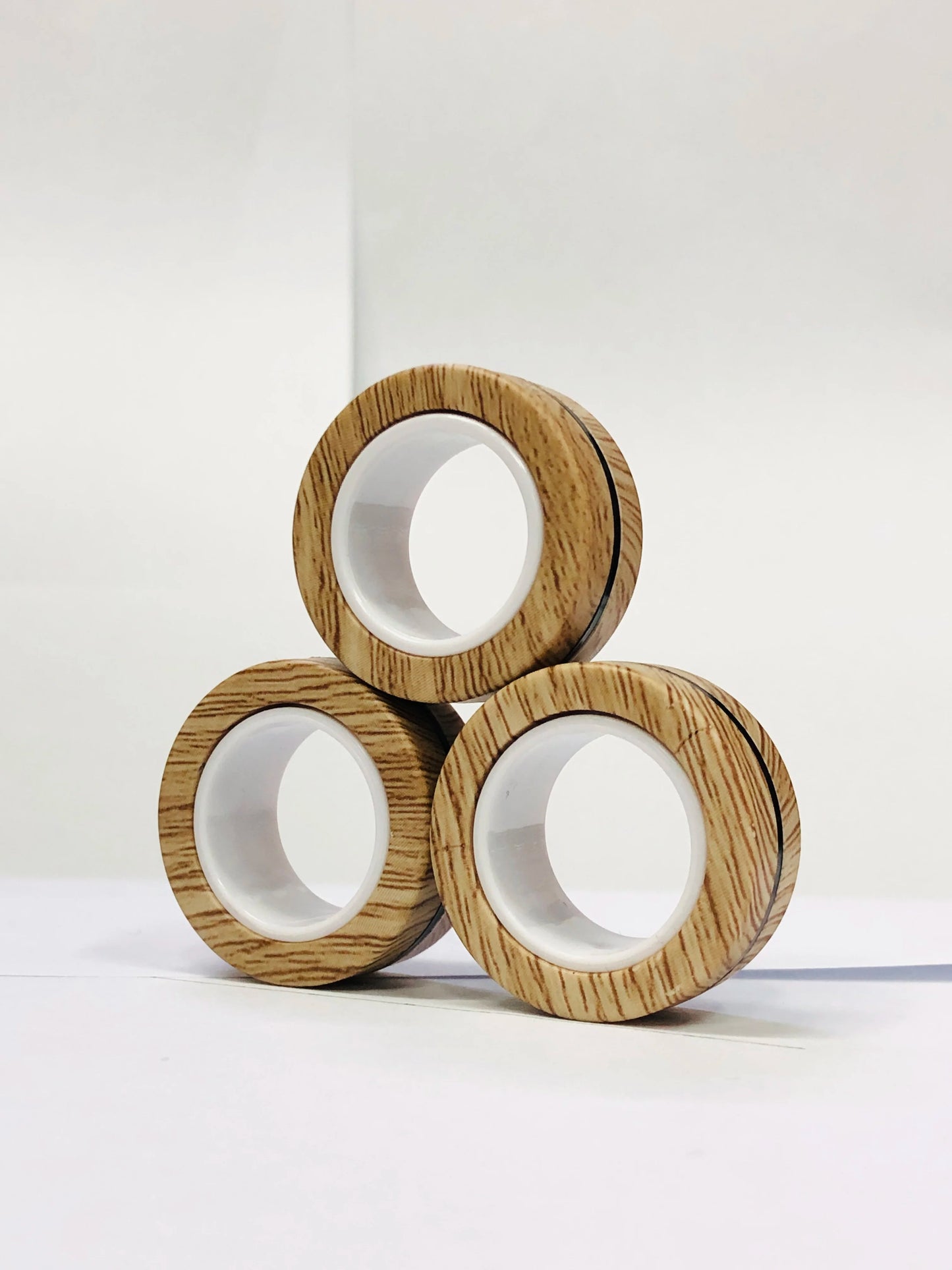 Zestaw 3 Magnetycznych Pierścieni EDC – Kolorowe Fidget Ringi do Zabaw i Rąk