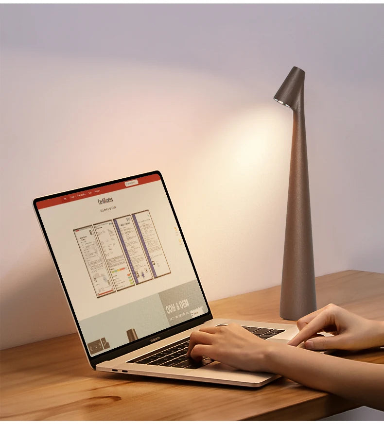 Minimalistyczna lampka stołowa LED, bezprzewodowa, ładowana USB