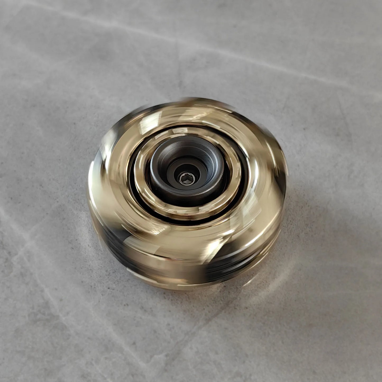 Metalowy spinner EDC z magnesem – zabawka antystresowa dla dorosłych