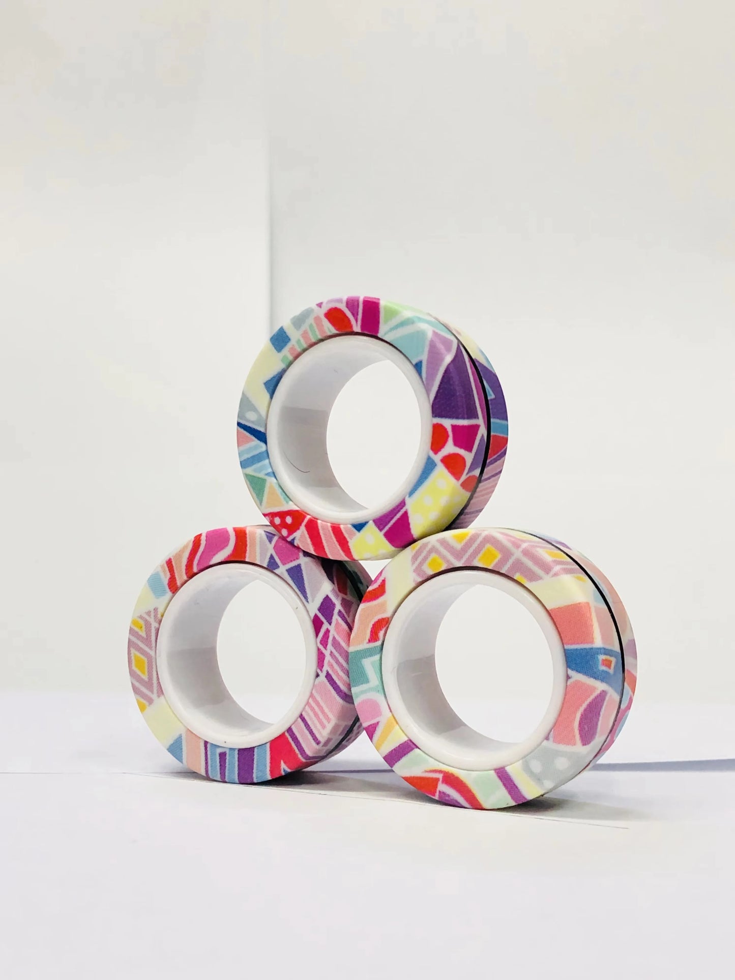 Zestaw 3 Magnetycznych Pierścieni EDC – Kolorowe Fidget Ringi do Zabaw i Rąk