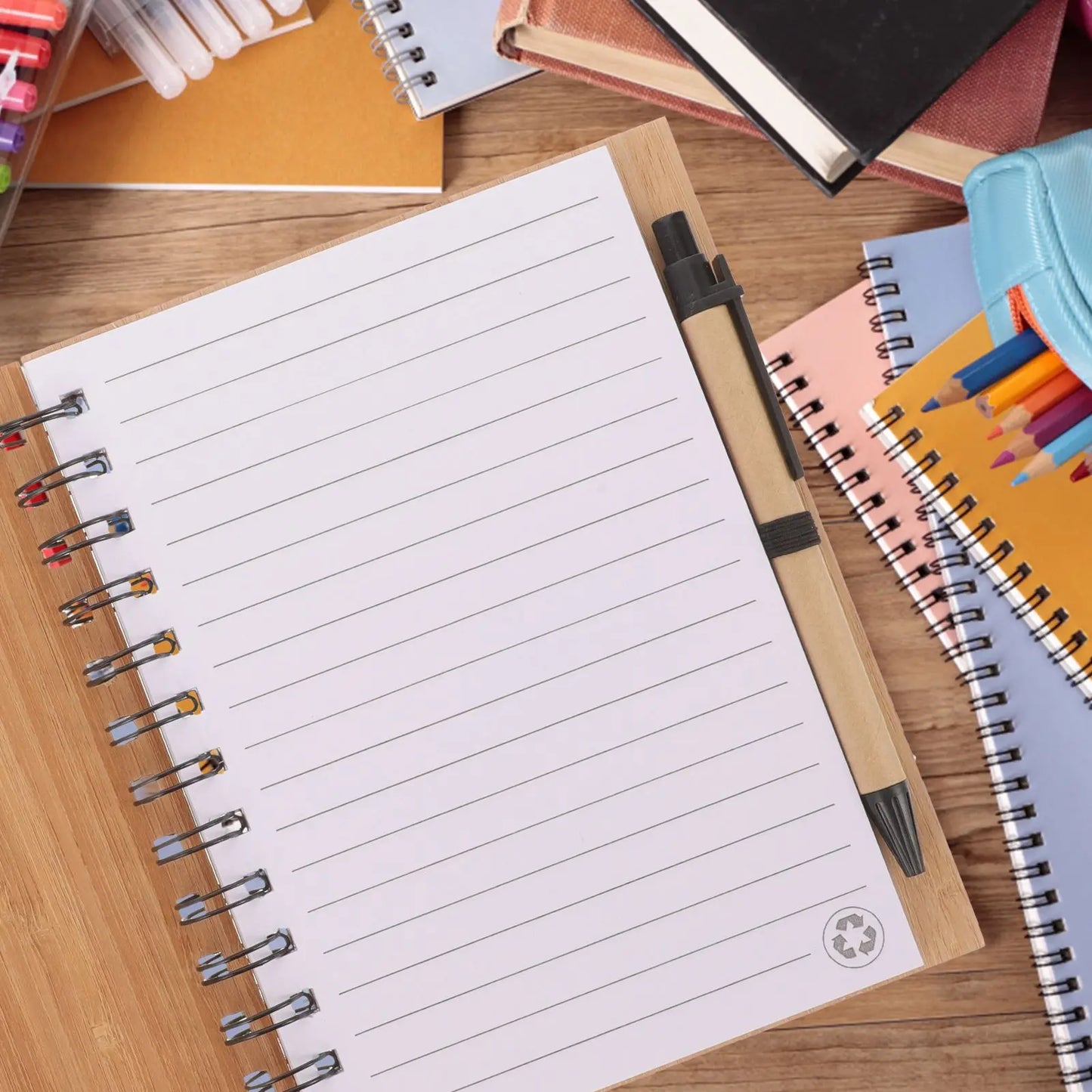 Notes spiralny w stylu drewna-planner miesięczny z miejscem na długopis