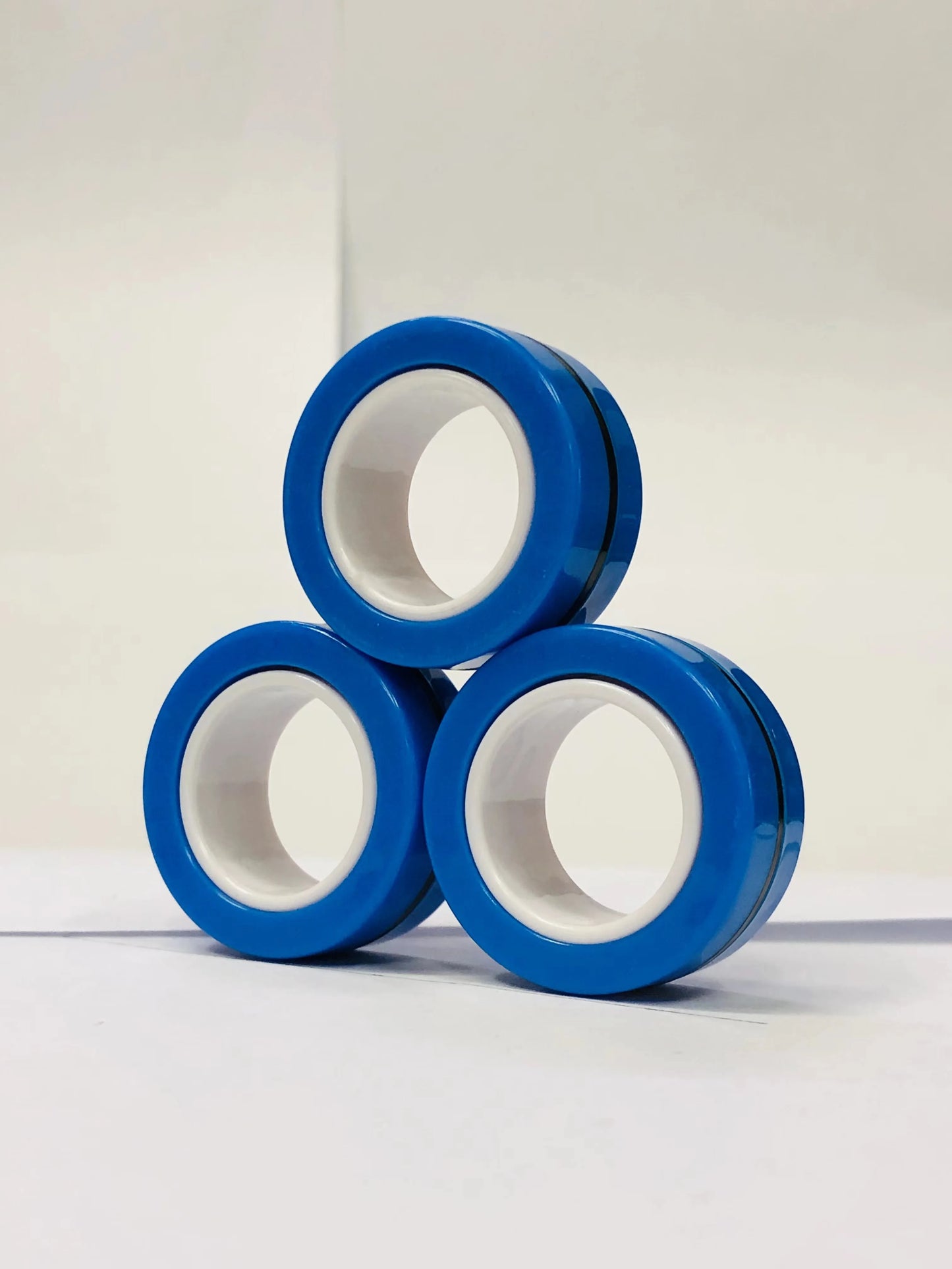 Zestaw 3 Magnetycznych Pierścieni EDC – Kolorowe Fidget Ringi do Zabaw i Rąk