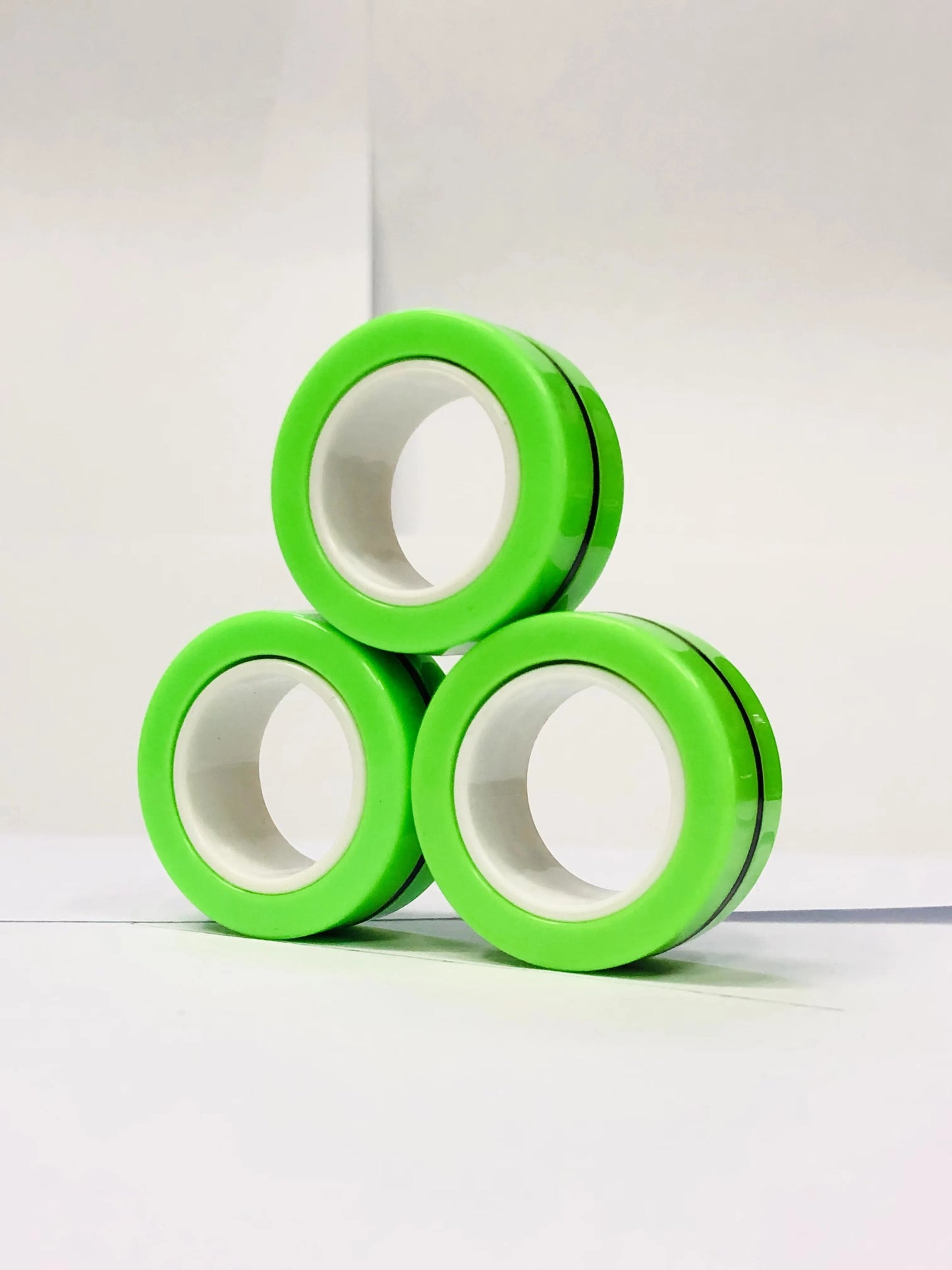 Zestaw 3 Magnetycznych Pierścieni EDC – Kolorowe Fidget Ringi do Zabaw i Rąk