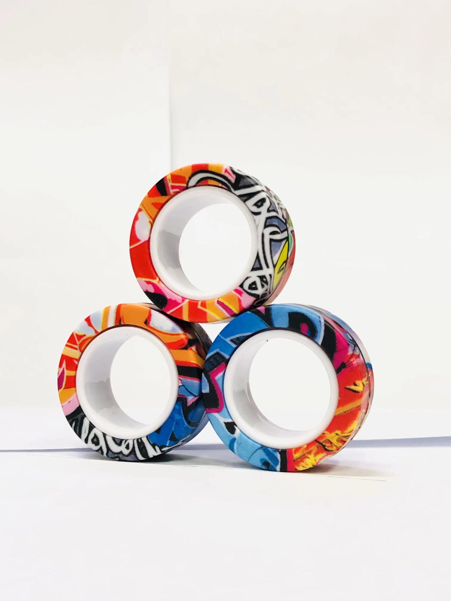 Zestaw 3 Magnetycznych Pierścieni EDC – Kolorowe Fidget Ringi do Zabaw i Rąk